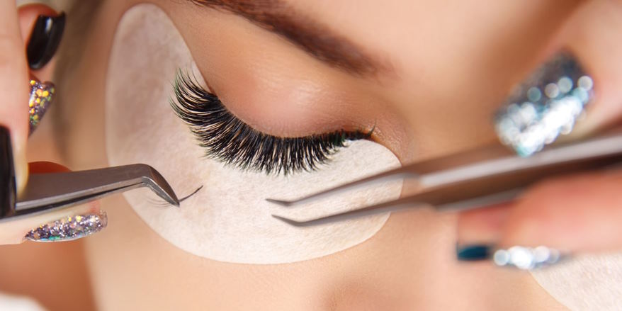 getting eyelash extensions